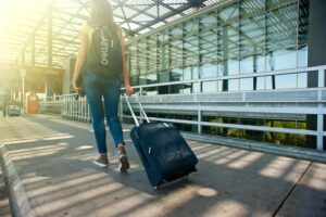 Wat is de goedkoopste manier om naar Schiphol te reizen?