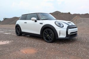 Hoe laad je een elektrische auto zonder laadpas